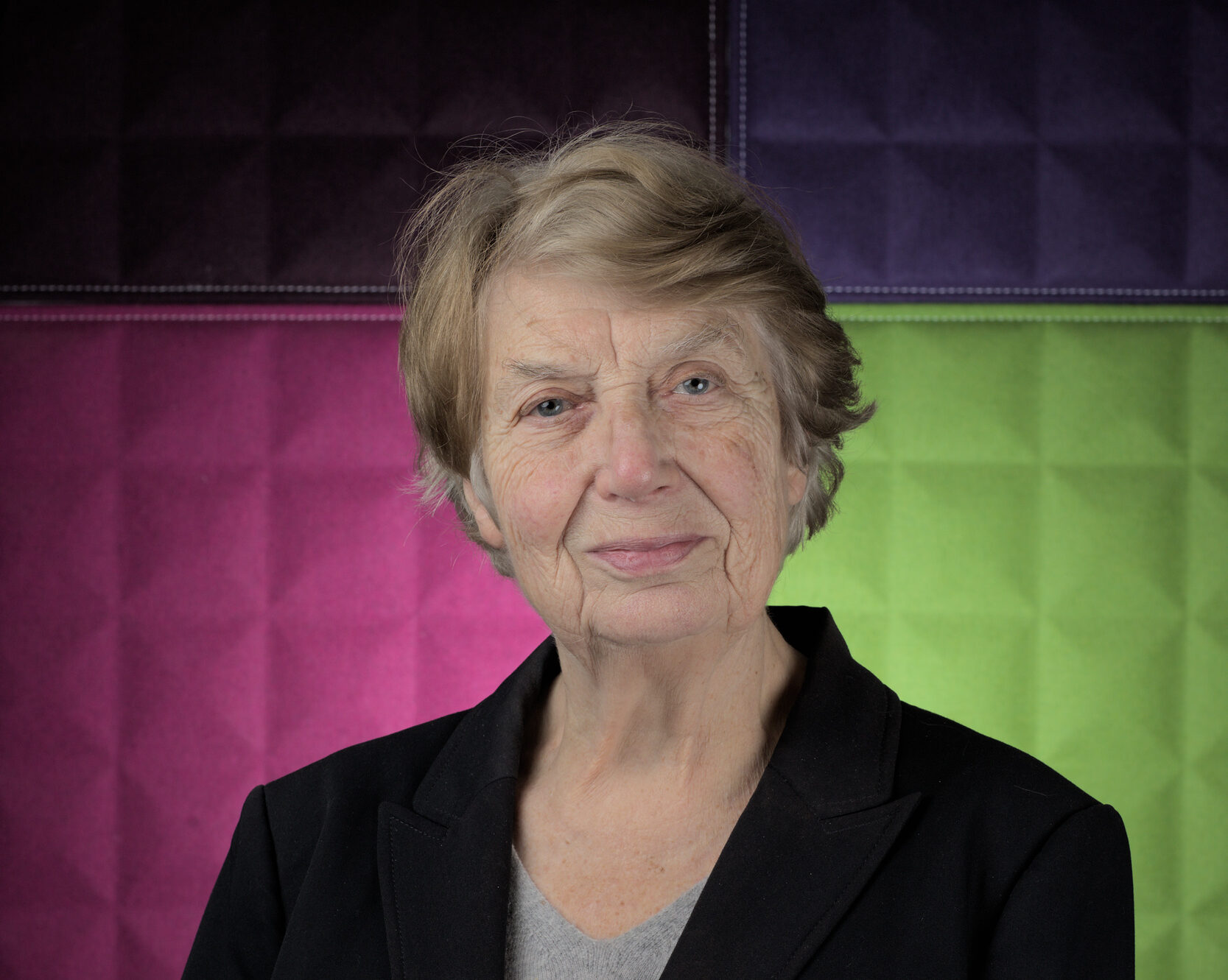 Portraitfoto von Prof. Barbara John.